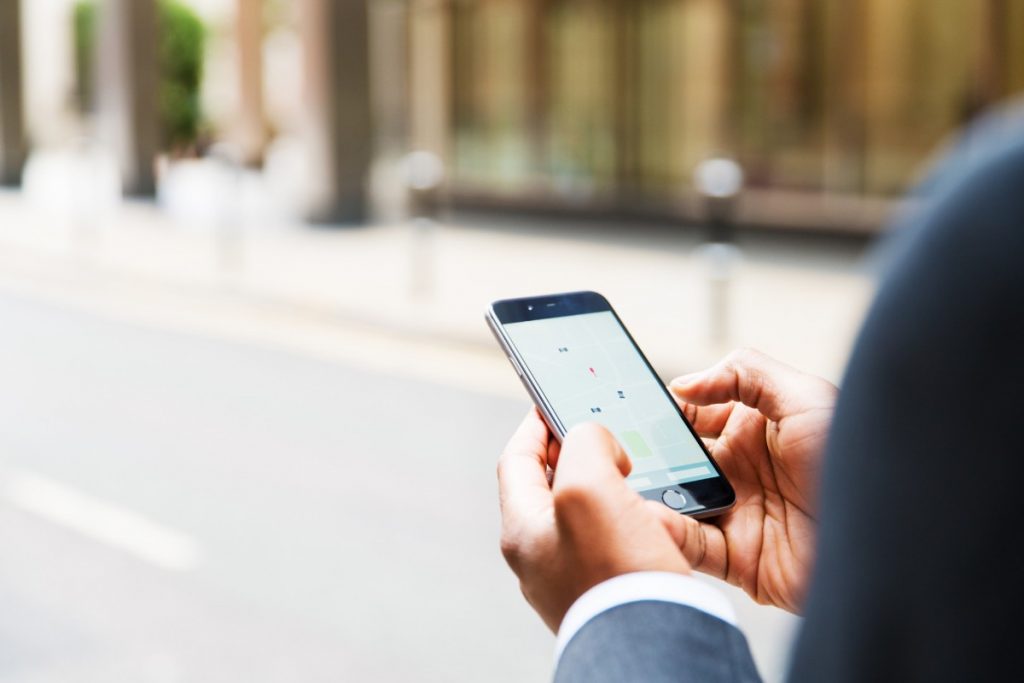 Como e por que bloquear aplicativos em dispositivos móveis de uso corporativo?
