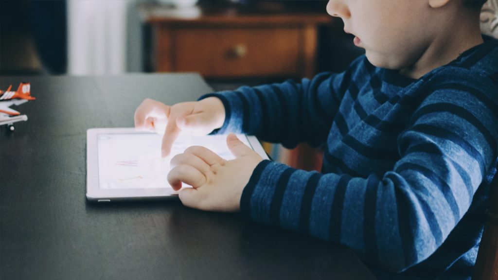 Como o MDM melhora e simplifica o aprendizado remoto?