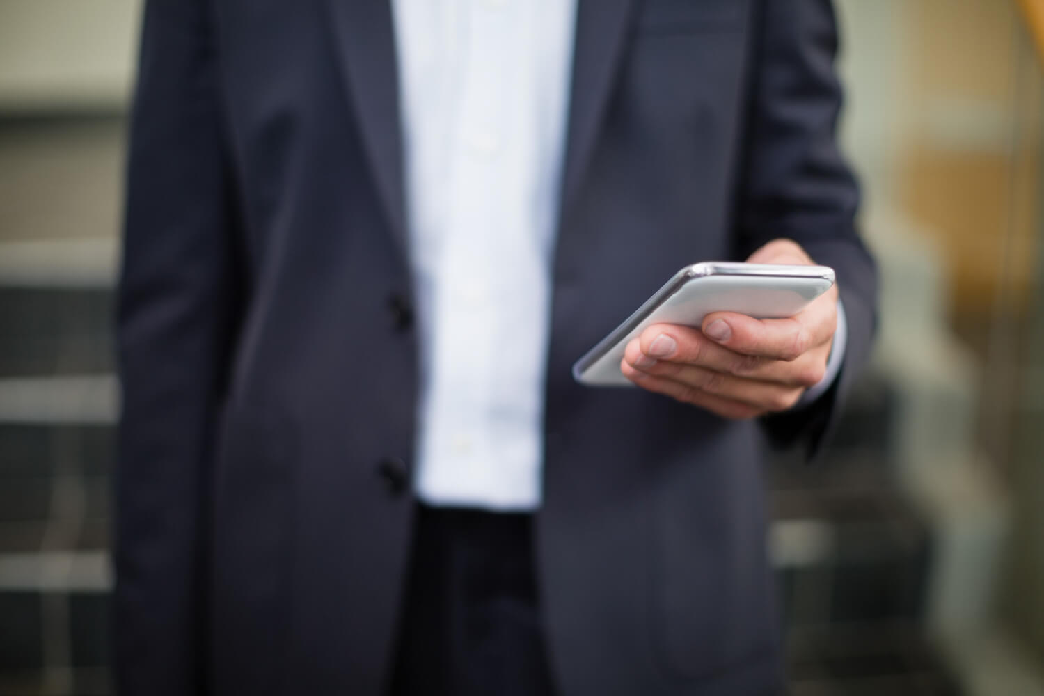Como bloquear sites no celular corporativo e ter mais segurança?