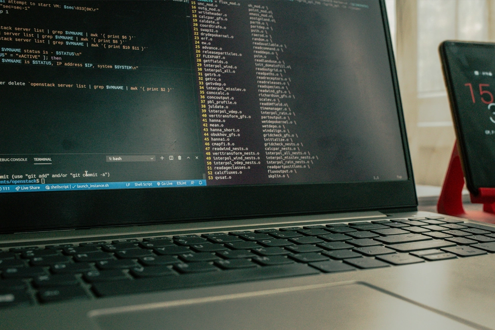 Como a Urmobo resolve desafios no gerenciamento de dispositivos Linux com eficiência e segurança